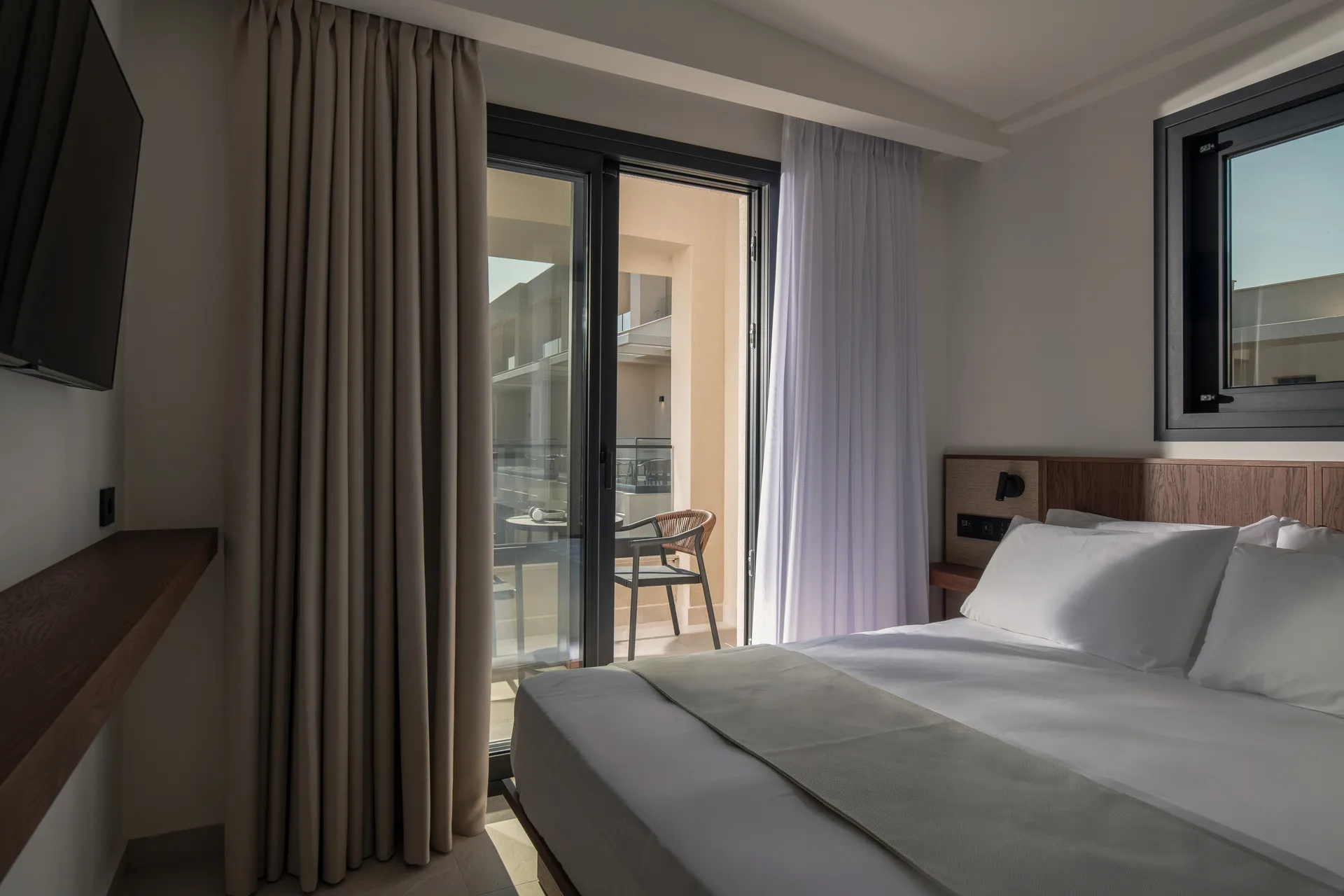 Tiara Holidays - Vista Luxury Suites - Duplex Suite Private Pool - bedroom